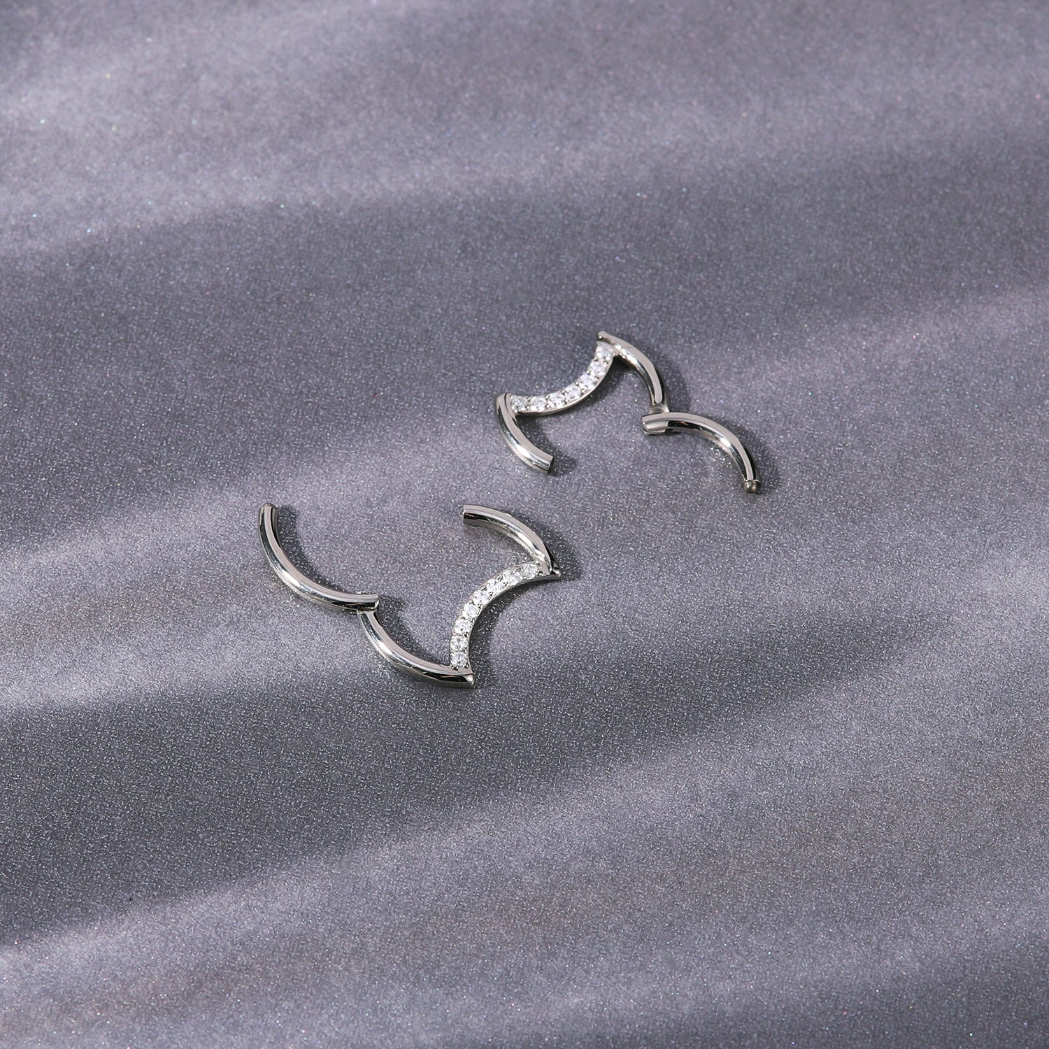 16g-g23-titanium-moon-septum-clicker-ring-crystal-conch-helix-cartilage-piercing